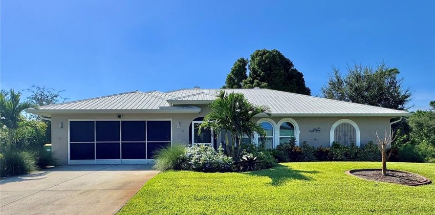 House in Port Charlotte, Florida 3 bedrooms, 151.8 sq.m. № 1916633