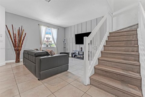 Townhouse in West Palm Beach, Florida 3 bedrooms, 153.75 sq.m. № 1695590 - photo 5