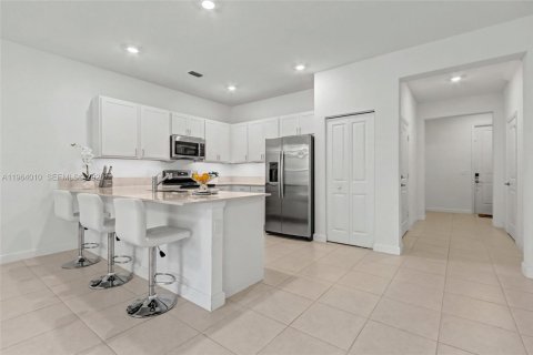 Townhouse in Lake Worth, Florida 4 bedrooms, 171.96 sq.m. № 2026576 - photo 7