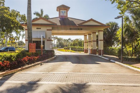 Townhouse in Lake Worth, Florida 4 bedrooms, 171.96 sq.m. № 2026576 - photo 30