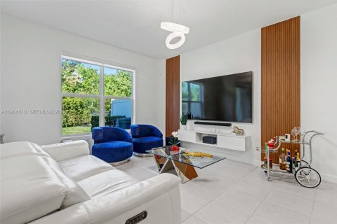 Townhouse in Lake Worth, Florida 4 bedrooms, 171.96 sq.m. № 2026576 - photo 2