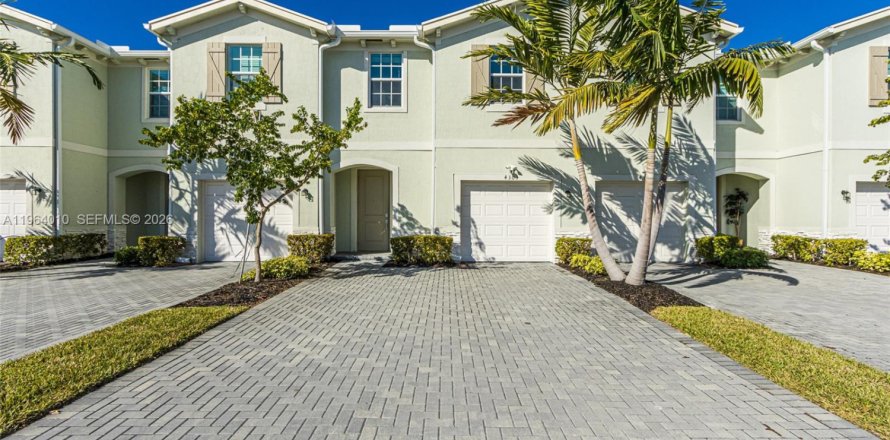 Townhouse in Lake Worth, Florida 4 bedrooms, 171.96 sq.m. № 2026576