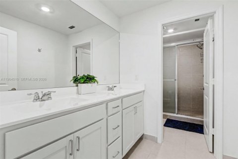 Townhouse in Lake Worth, Florida 4 bedrooms, 171.96 sq.m. № 2026576 - photo 25