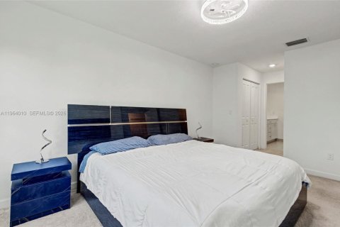 Townhouse in Lake Worth, Florida 4 bedrooms, 171.96 sq.m. № 2026576 - photo 23