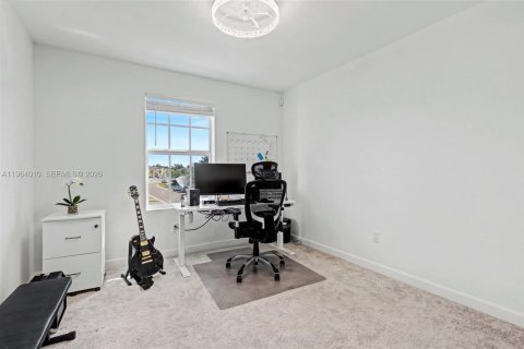 Townhouse in Lake Worth, Florida 4 bedrooms, 171.96 sq.m. № 2026576 - photo 15