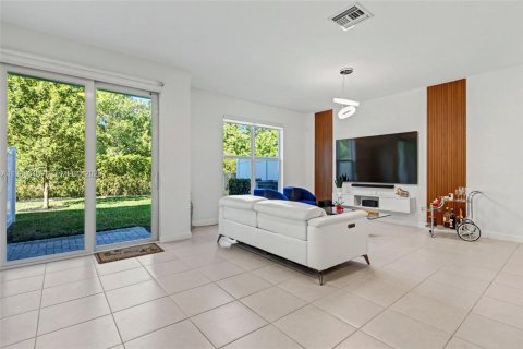 Townhouse in Lake Worth, Florida 4 bedrooms, 171.96 sq.m. № 2026576 - photo 4