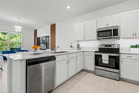 Townhouse in Lake Worth, Florida 4 bedrooms, 171.96 sq.m. № 2026576 - photo 6