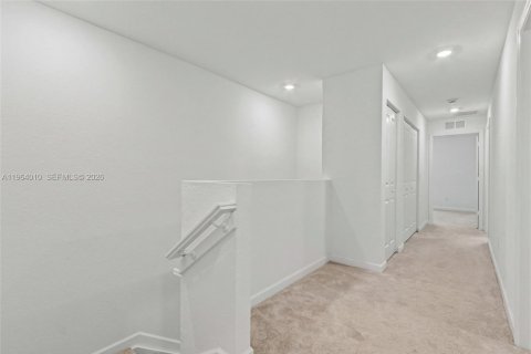 Townhouse in Lake Worth, Florida 4 bedrooms, 171.96 sq.m. № 2026576 - photo 20