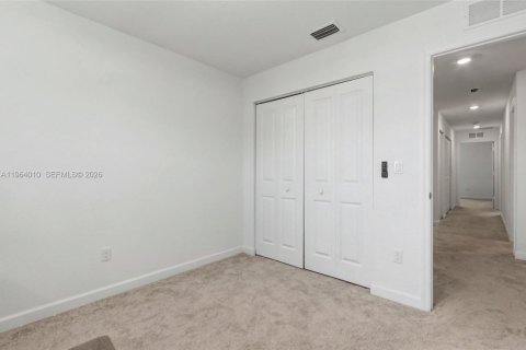 Townhouse in Lake Worth, Florida 4 bedrooms, 171.96 sq.m. № 2026576 - photo 17