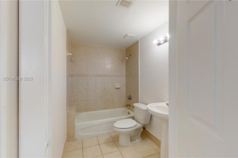 Copropriété à louer à Miami, Floride: 1 chambre, 67.17 m2 № 1986762 - photo 9