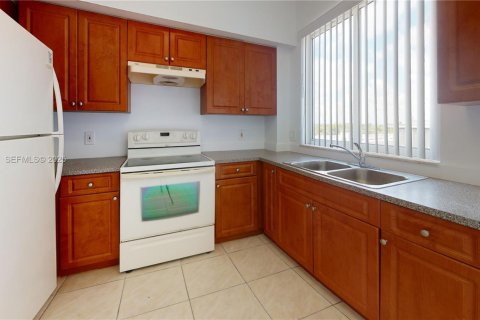 Copropriété à louer à Miami, Floride: 1 chambre, 67.17 m2 № 1986762 - photo 4