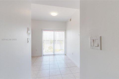 Copropriété à louer à Miami, Floride: 1 chambre, 67.17 m2 № 1986762 - photo 7
