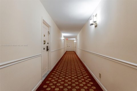 Condominio en venta en Hallandale Beach, Florida, 2 dormitorios, 118.91 m2 № 1818276 - foto 29