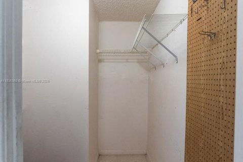 Condominio en venta en Hallandale Beach, Florida, 2 dormitorios, 118.91 m2 № 1818276 - foto 24