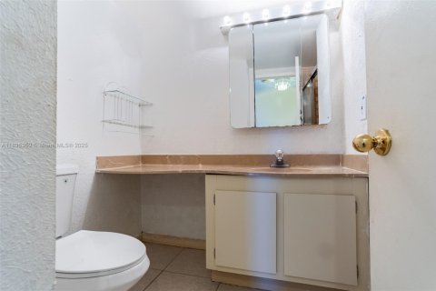 Condominio en venta en Hallandale Beach, Florida, 2 dormitorios, 118.91 m2 № 1818276 - foto 23