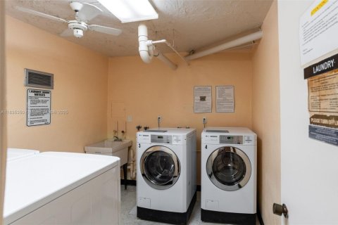 Condominio en venta en Hallandale Beach, Florida, 2 dormitorios, 118.91 m2 № 1818276 - foto 30