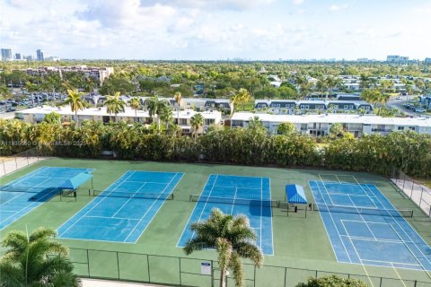 Condominio en venta en Hallandale Beach, Florida, 2 dormitorios, 118.91 m2 № 1818276 - foto 13