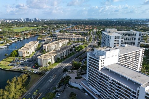 Condominio en venta en Hallandale Beach, Florida, 2 dormitorios, 118.91 m2 № 1818276 - foto 6