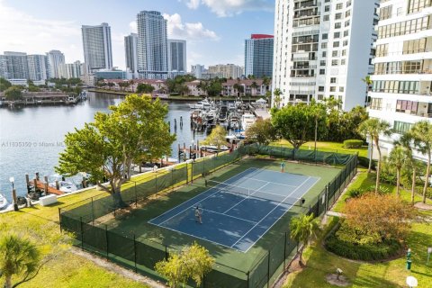 Condominio en venta en Hallandale Beach, Florida, 2 dormitorios, 118.91 m2 № 1818276 - foto 17