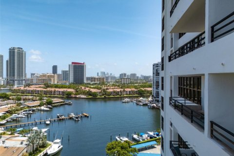 Condominio en venta en Hallandale Beach, Florida, 2 dormitorios, 118.91 m2 № 1818276 - foto 26
