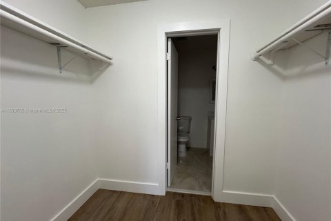 Condo in Miami, Florida, 1 bedroom  № 1944814 - photo 9