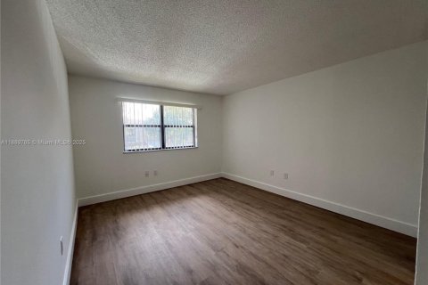 Condo in Miami, Florida, 1 bedroom  № 1944814 - photo 8
