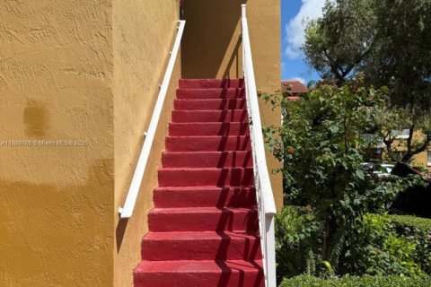 Condo in Miami, Florida, 1 bedroom  № 1944814 - photo 2