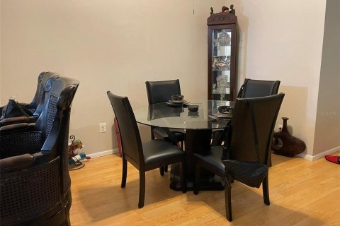 Condo in Temple Terrace, Florida, 2 bedrooms  № 910762 - photo 8