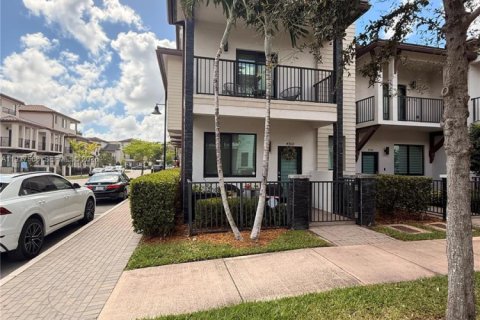 Adosado en alquiler en Doral, Florida, 4 dormitorios, 200.95 m2 № 2042499 - foto 3