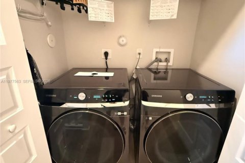 Adosado en alquiler en Doral, Florida, 4 dormitorios, 200.95 m2 № 2042499 - foto 21