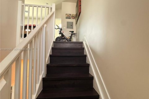Adosado en alquiler en Doral, Florida, 4 dormitorios, 200.95 m2 № 2042499 - foto 24