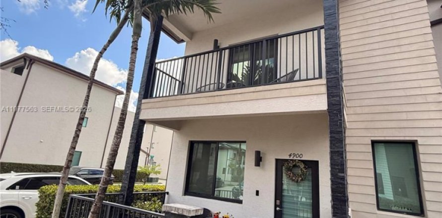 Adosado en Doral, Florida 4 dormitorios, 200.95 m2 № 2042499