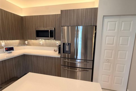 Adosado en alquiler en Doral, Florida, 4 dormitorios, 200.95 m2 № 2042499 - foto 5