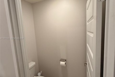 Adosado en alquiler en Doral, Florida, 4 dormitorios, 200.95 m2 № 2042499 - foto 25