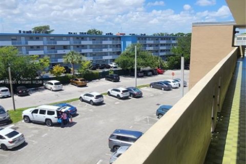 Condominio en venta en Miami, Florida, 1 dormitorio, 84.45 m2 № 1964451 - foto 1