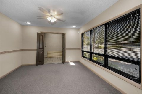 Commercial property in Saint Petersburg, Florida 169.55 sq.m. № 2290563 - photo 12