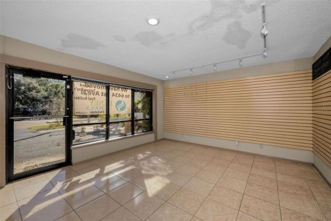 Commercial property in Saint Petersburg, Florida 169.55 sq.m. № 2290563 - photo 9