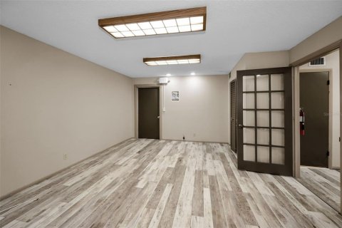 Commercial property in Saint Petersburg, Florida 169.55 sq.m. № 2290563 - photo 26