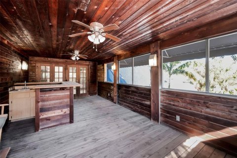 Commercial property in Saint Petersburg, Florida 169.55 sq.m. № 2290563 - photo 24