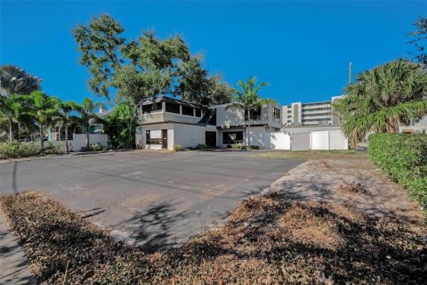 Commercial property in Saint Petersburg, Florida 169.55 sq.m. № 2290563 - photo 6
