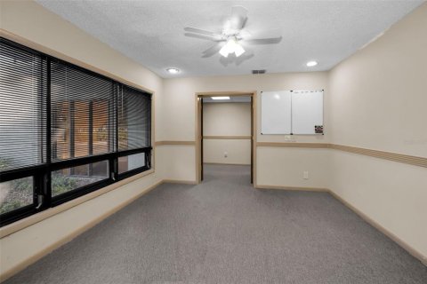Commercial property in Saint Petersburg, Florida 169.55 sq.m. № 2290563 - photo 13