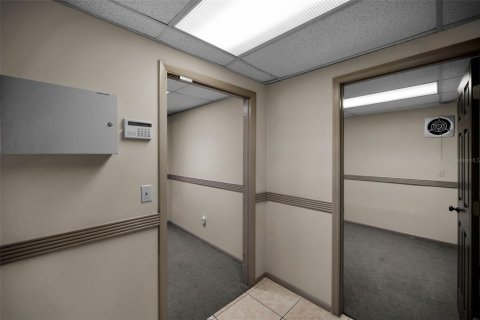 Commercial property in Saint Petersburg, Florida 169.55 sq.m. № 2290563 - photo 14