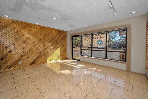 Commercial property in Saint Petersburg, Florida 169.55 sq.m. № 2290563 - photo 8