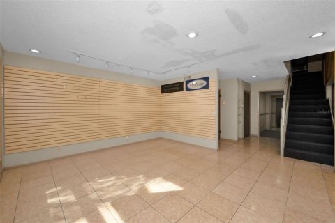 Commercial property in Saint Petersburg, Florida 169.55 sq.m. № 2290563 - photo 10