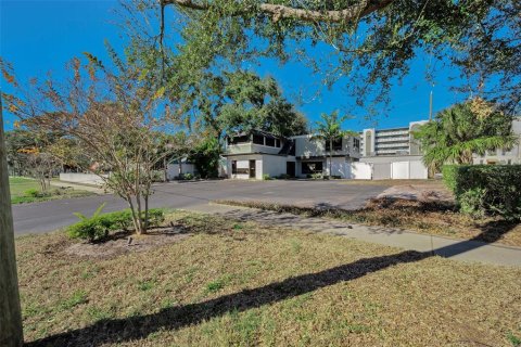 Commercial property in Saint Petersburg, Florida 169.55 sq.m. № 2290563 - photo 7