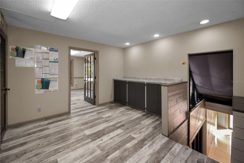Commercial property in Saint Petersburg, Florida 169.55 sq.m. № 2290563 - photo 19