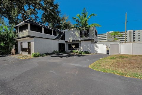 Commercial property in Saint Petersburg, Florida 169.55 sq.m. № 2290563 - photo 2