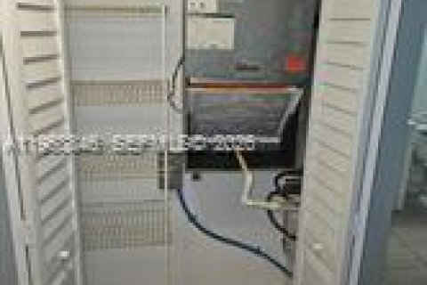 Condo in West Palm Beach, Florida, 2 bedrooms  № 2031747 - photo 8