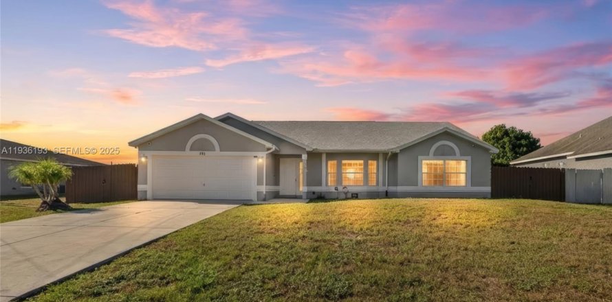 Casa en Port St. Lucie, Florida 3 dormitorios, 176.51 m2 № 1996641