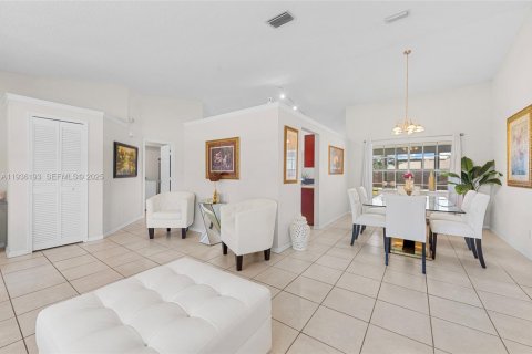 Casa en venta en Port St. Lucie, Florida, 3 dormitorios, 176.51 m2 № 1996641 - foto 5